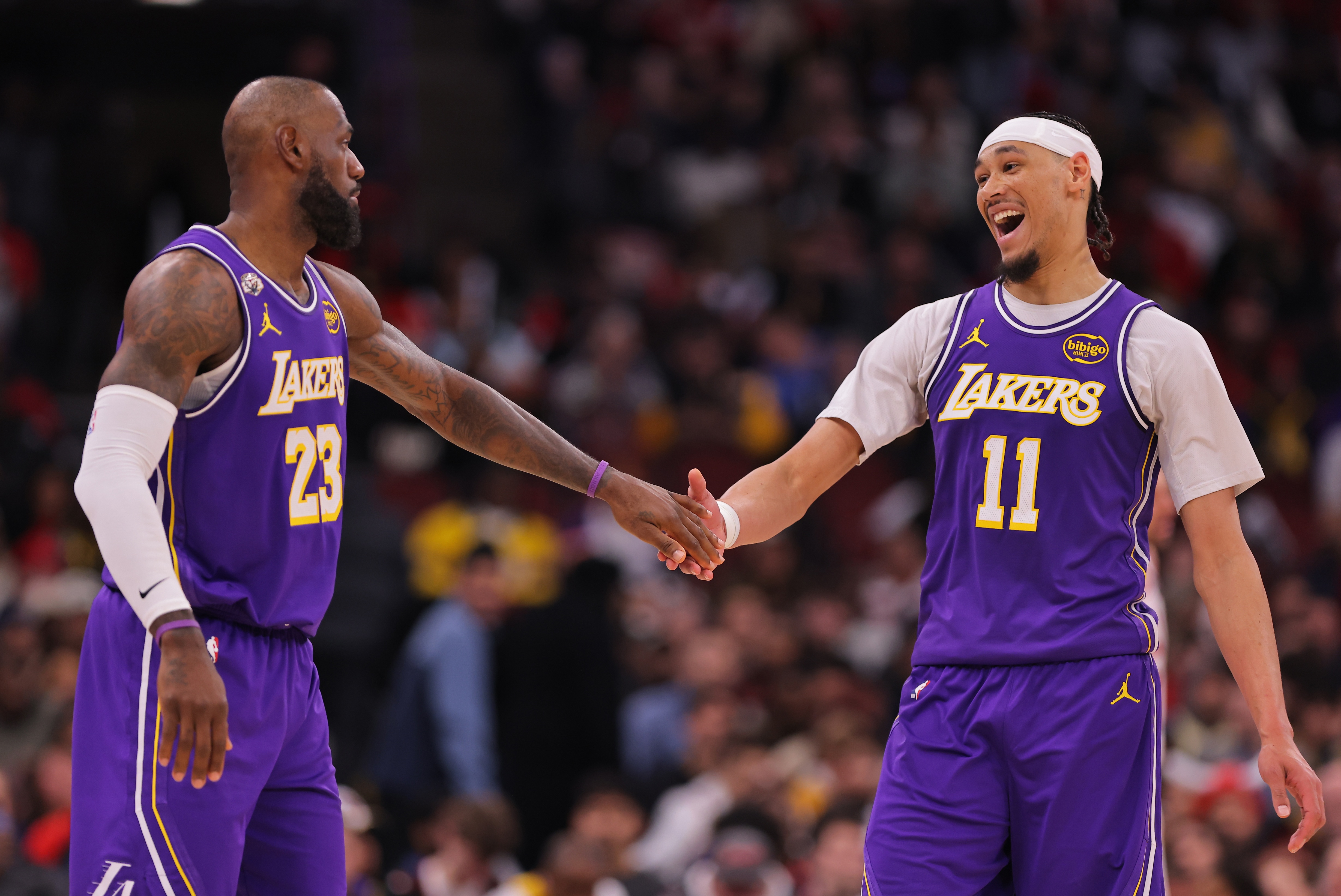 中欧体育app-数据揭秘湖人三巨头：百回合净胜分仅为+3 防守端反而成意外之喜