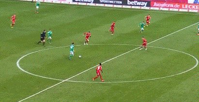 1615653463049055860.gif 中欧体育-【德甲】莱万三中框+破门 穆勒两助攻 拜仁3比1客胜