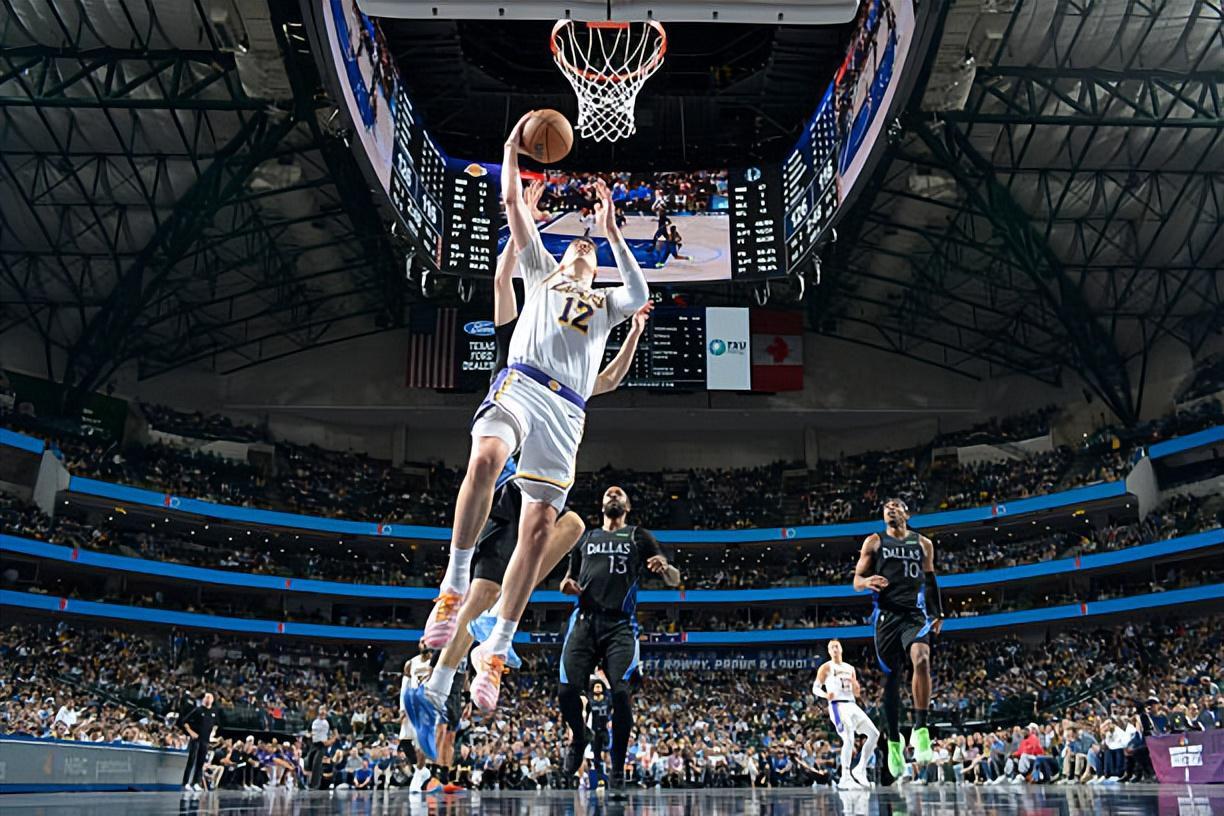 中欧体育平台-能力实在是太平庸了，但侧翼新星竟然能够在湖人坐上先发位置？