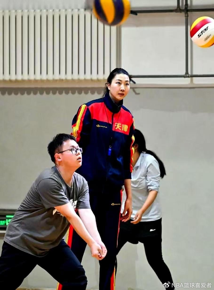 中欧体育app-正式复出？袁心玥驰援女排？新华社报道，谁注意袁心玥举动|刁琳宇|中国女排|排球|全运会|洛杉矶奥运会_新浪体育_新浪新闻